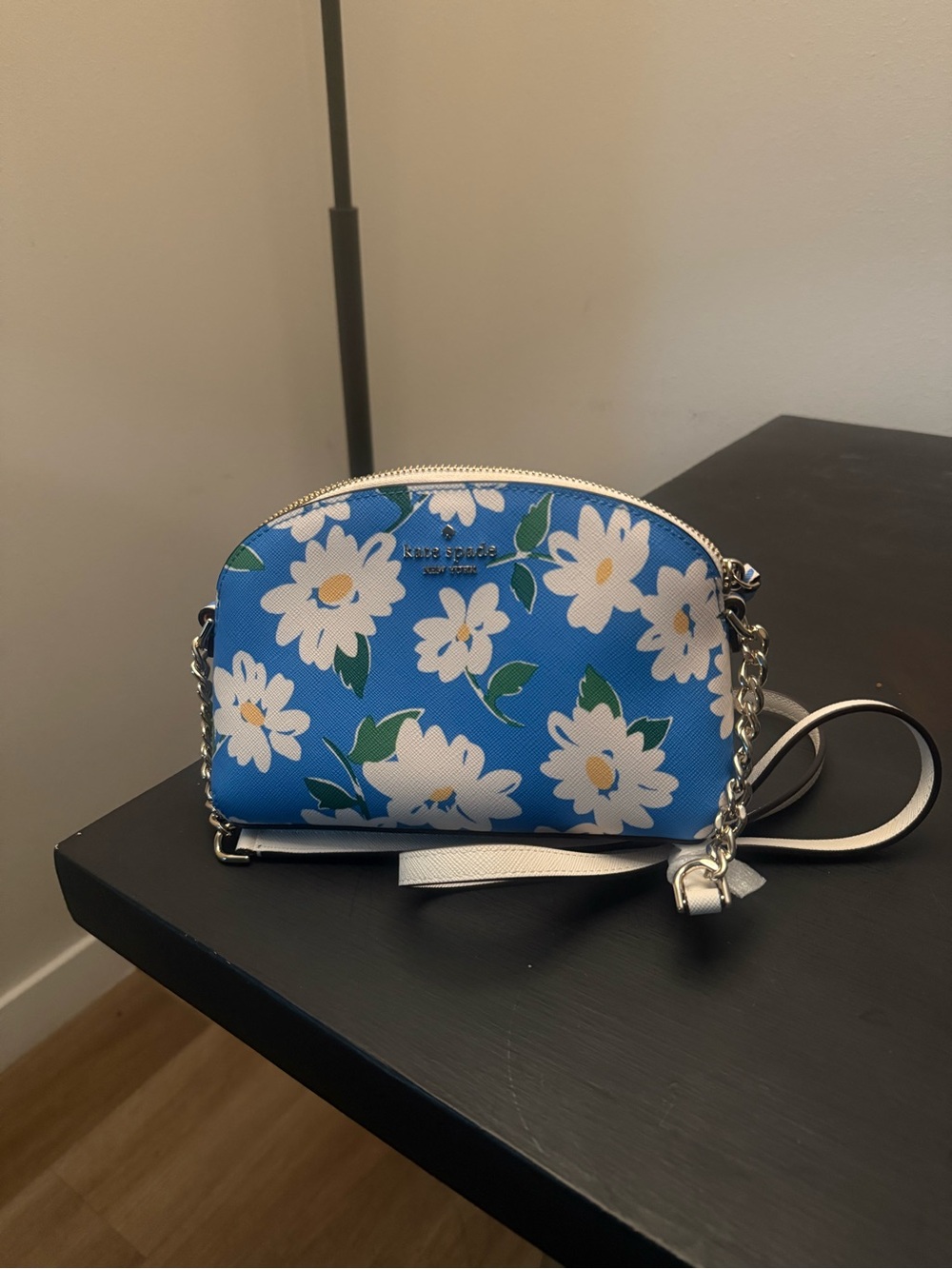 kate spade blue daisy print crossbody with silver chain